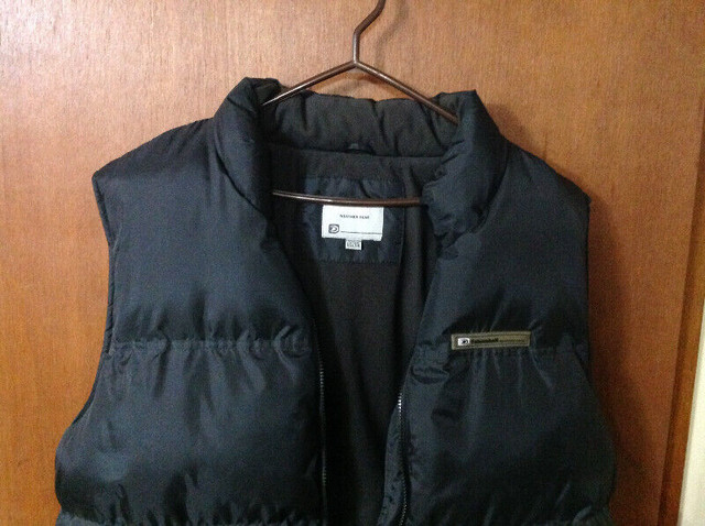 Mens Puffer Winter Vest ~ Size XL in Men's in Winnipeg - Image 3