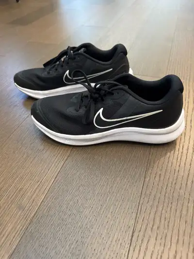 youth size 5.5 Nike Star Runner Shoe, View more