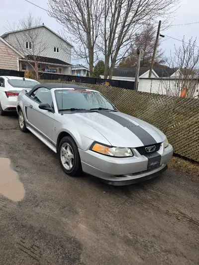 Ford Mustang V6 3.8L 2003 165000 kilomètres. Transmission automatique. Pneus presque neuf Bonne cond...
