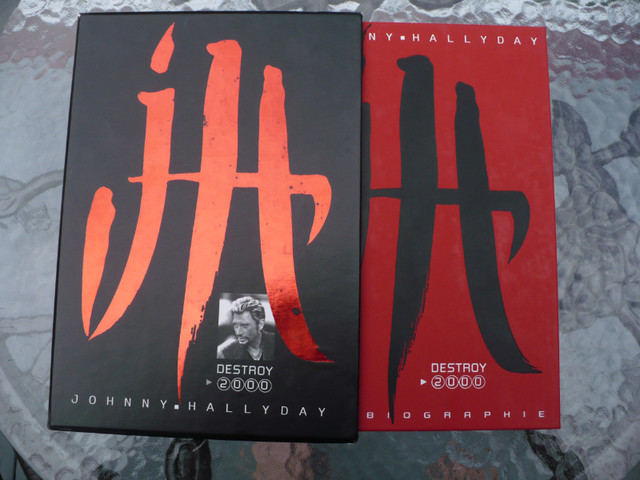 DESTROY 2000 + COFFRET BIOGRAPHIE D'ARTISTE JOHNNY HALLYDAY dans Essais et biographies  à Longueuil/Rive Sud