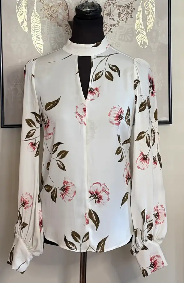 Linge femme XS et Small  in Women's - Tops & Outerwear in Laval / North Shore - Image 6