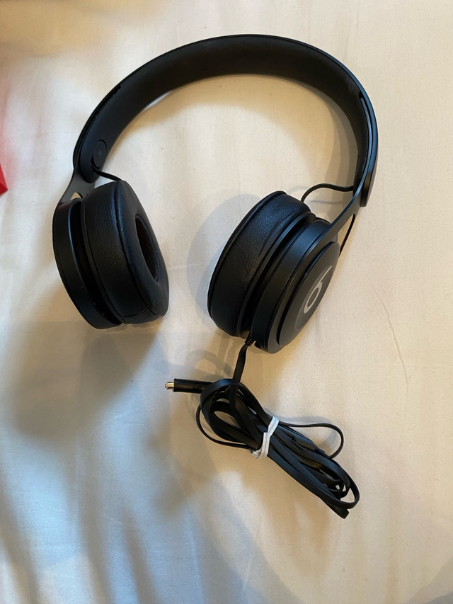 Beats ep  in Headphones in Markham / York Region - Image 3