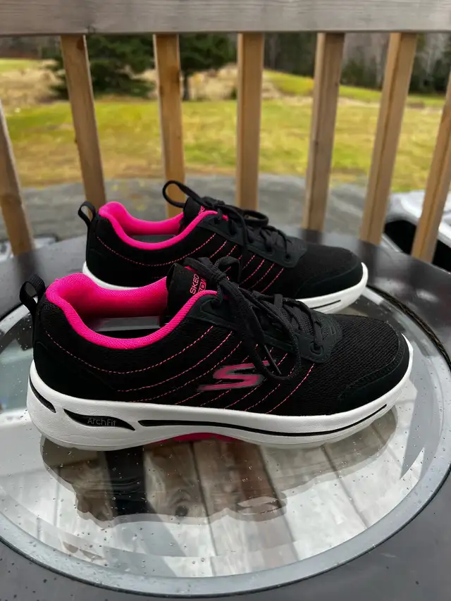 SKECHERS Women's GOWALK ARCHFIT Shoes - TRUE VISION 7 sz in Women's - Shoes in Cape Breton - Image 3