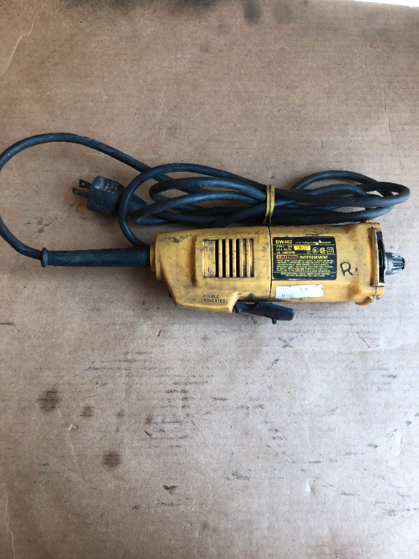 DeWalt DW402 4 1/2 inch Angle Grinder Motor in Power Tools in Mississauga / Peel Region - Image 2