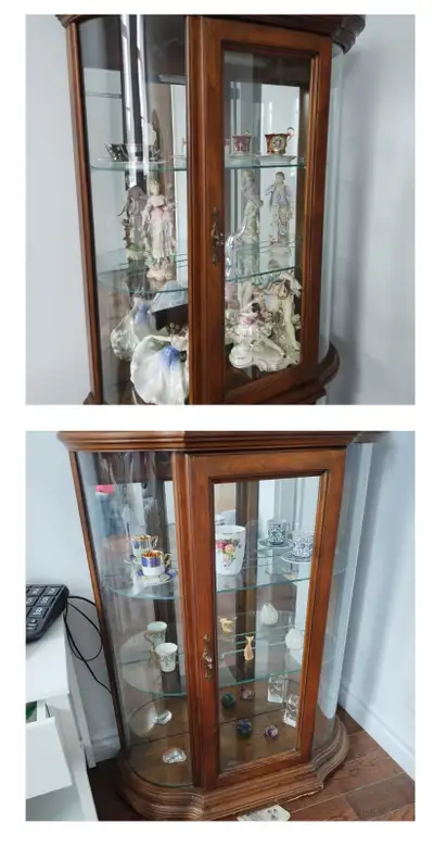 Cabinet Curio en bois massif, View more