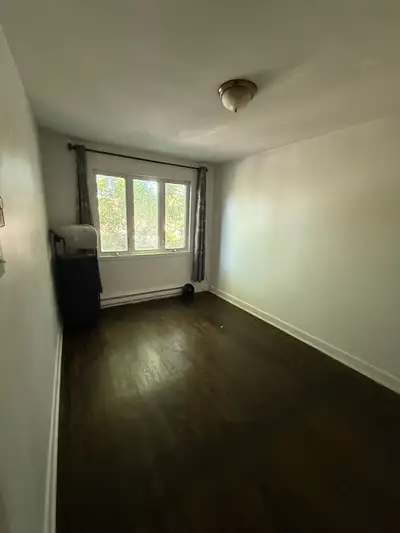 Recherche colocataire – appartement 5½ Une chambre se libère dans notre colocation, nous sommes donc...