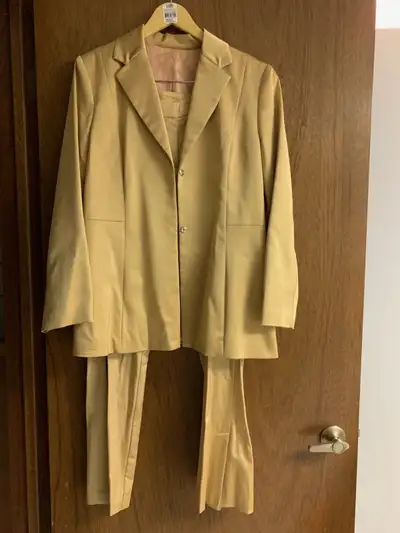 Woman's Pant Suit, View more