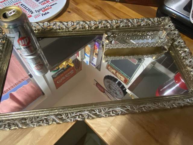 Dresser mirror tray in Arts & Collectibles in Laval / North Shore