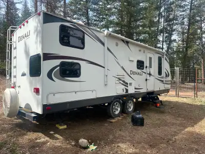 Looking for a clean, spacious, family-friendly travel trailer that’s ready for camping season withou...