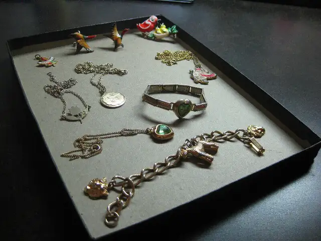 VINTAGE BIJOUX ET COFFRES À BIJOUX - MONTRES in Arts & Collectibles in Laval / North Shore - Image 8