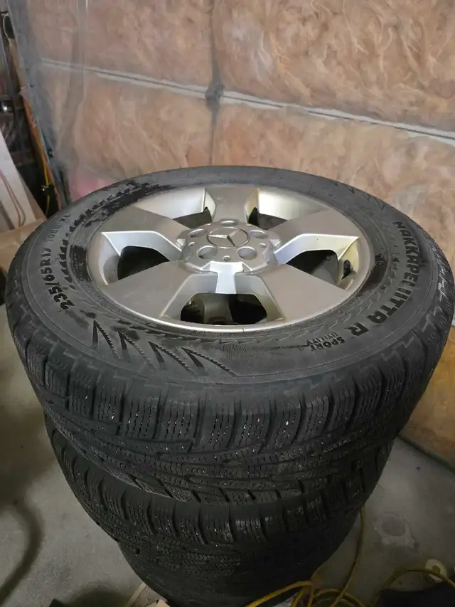 Pneus d'hiver 235/65R17 sur Mag originaux Mercedes in Tires & Rims in Laval / North Shore - Image 4