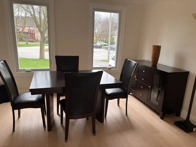 Dining Room Set - table and 6 chairs in Dining Tables & Sets in Markham / York Region - Image 2
