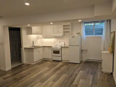 (AVAILABLE NOW, In Guelph) Bachelor Apt. $1270 plus utilites