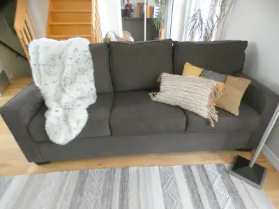 Meubles: sofa et fauteuil, View more
