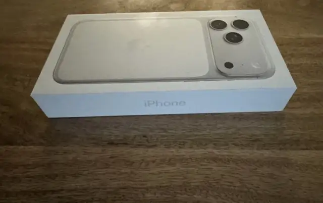 * NEW* iPhone 17 pro max in Cell Phones in Burnaby/New Westminster - Image 3