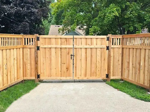 Edmonton Fence Repair and Build in Fence, Deck, Railing & Siding in Edmonton - Image 7