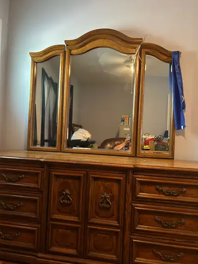 Ensemble chambre à coucher en bois massif, View more