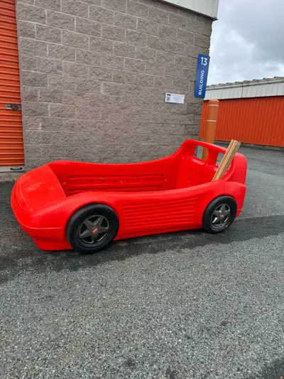 Get ready to race to bedtime with this used, vibrant red race car bed frame, perfect for revving up...