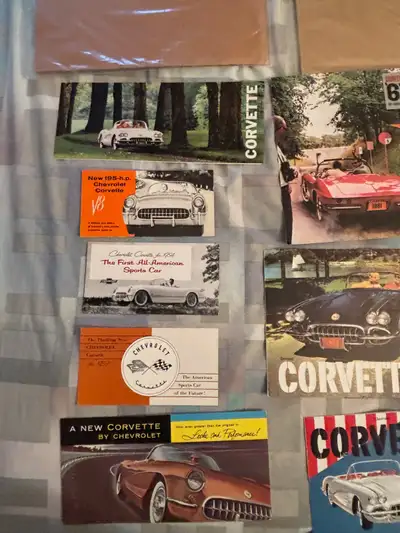 COLLECTION COMPLÈTE PAMPHLETS CORVETTE 1953 À 2006 (53 UNITÉS) EMBALLÉS INDIVIDUELLEMENT CERTAINES L...