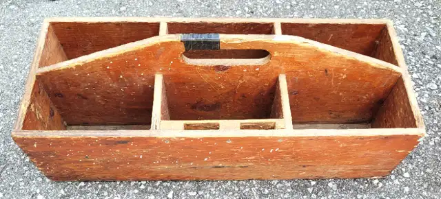 Vintage Wooden Carpenter's Toolbox / Tote in Tool Storage & Benches in Oshawa / Durham Region - Image 6