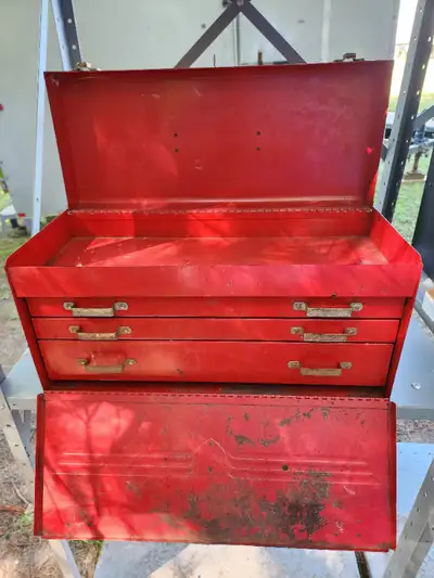 First $45 cash Firm takes it. I am not looking for any offers. For sale a used older Beach 3 Drawer...