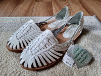 Women’s Sentiments Genuine Leather White Sandals Size 7 1/2 -New