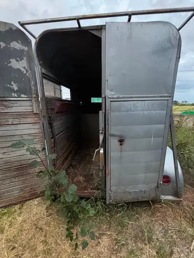 2 horse straight load trailer, View more