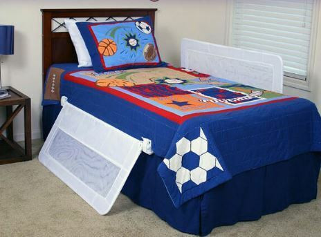 Babys R US Regalo swing-down bed Rail ** Great Condition ** in Gates, Monitors & Safety in Mississauga / Peel Region - Image 2