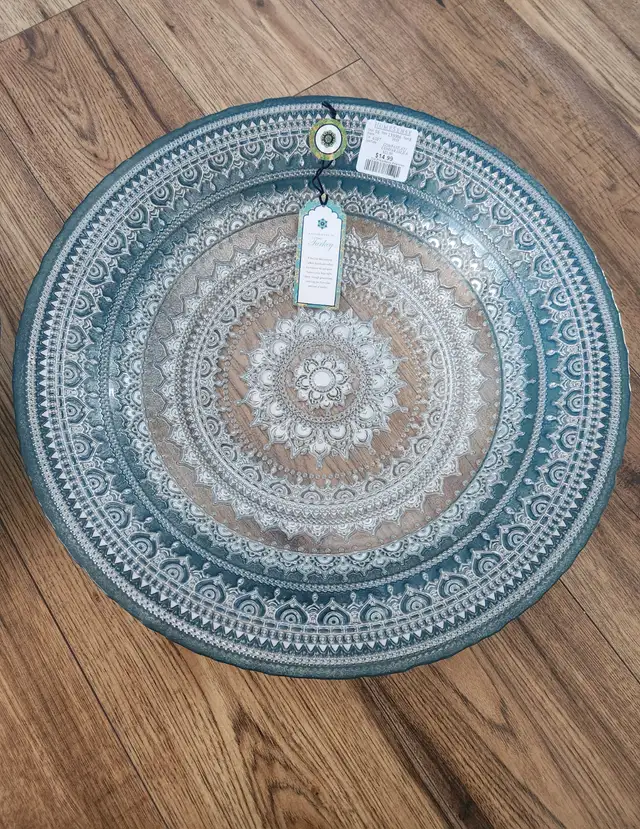 Decorated Glass Bowls - set of 4 in Home Décor & Accents in Red Deer - Image 3