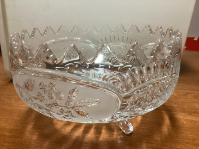 Crystal Bowl in Home Décor & Accents in Edmonton