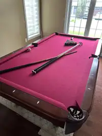 Pool / snooker table