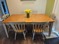 Matching kitchen table, chairs and hutch