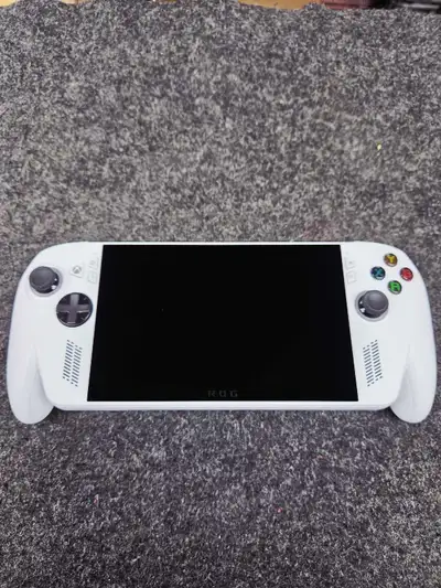 Découvrez la console de jeu portable ASUS ROG Ally, parfaite pour les jeux en déplacement. Cet appar...