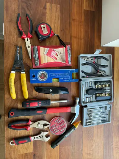 Set of essential tools set + toolbox, please check the picture to see the details