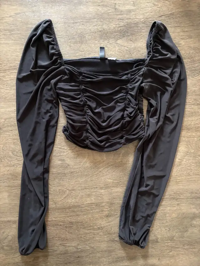 H & M Black Dressing Crop Top in Women's - Tops & Outerwear in Sarnia - Image 2