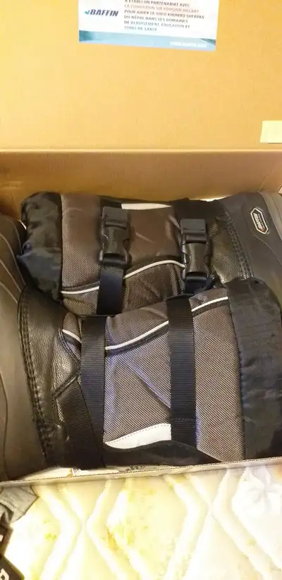 NEW!! SNOWMOBILE BAFFIN BOOTS WOMEN’S SIZE 8, View more