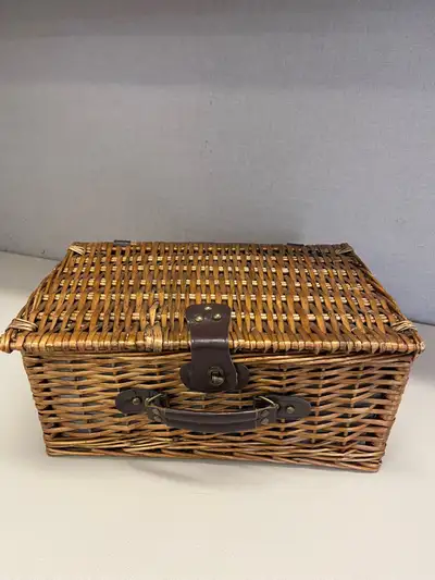 Picnic basket set, View more