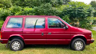 1990 Dodge Caravan SE for sale 3.0L V6 3 speed automatic transmission Van has spent most of its life...