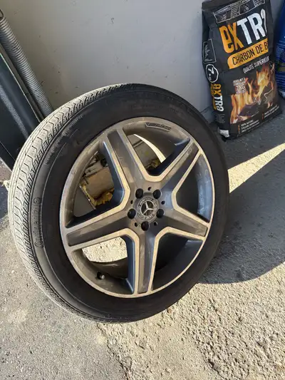 This is a used Mercedes-Benz GL400 tire rim, offering both style and performance for your vehicle. T...