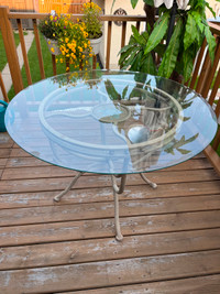 Selling Patio Glass Table 45 inches diameter