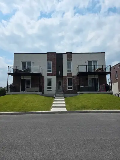 Grand 6 1/2 + à louer à Saint-Jean-sur-Richelieu