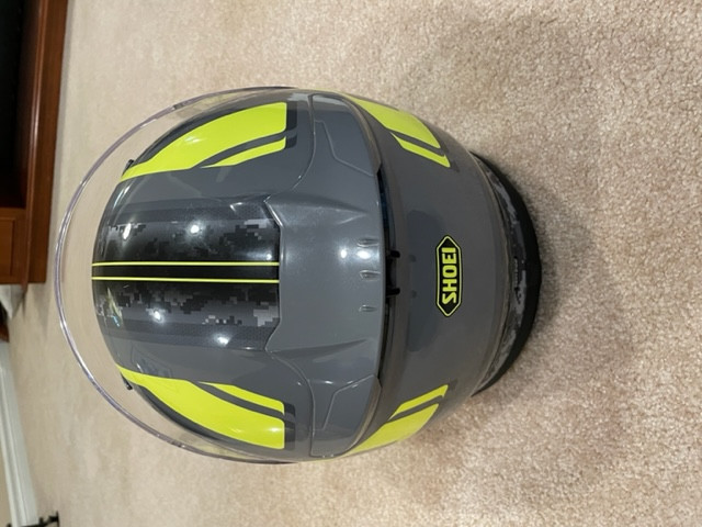 Shoei Helmet, mint condition. in Motorcycle Parts & Accessories in Oakville / Halton Region - Image 3