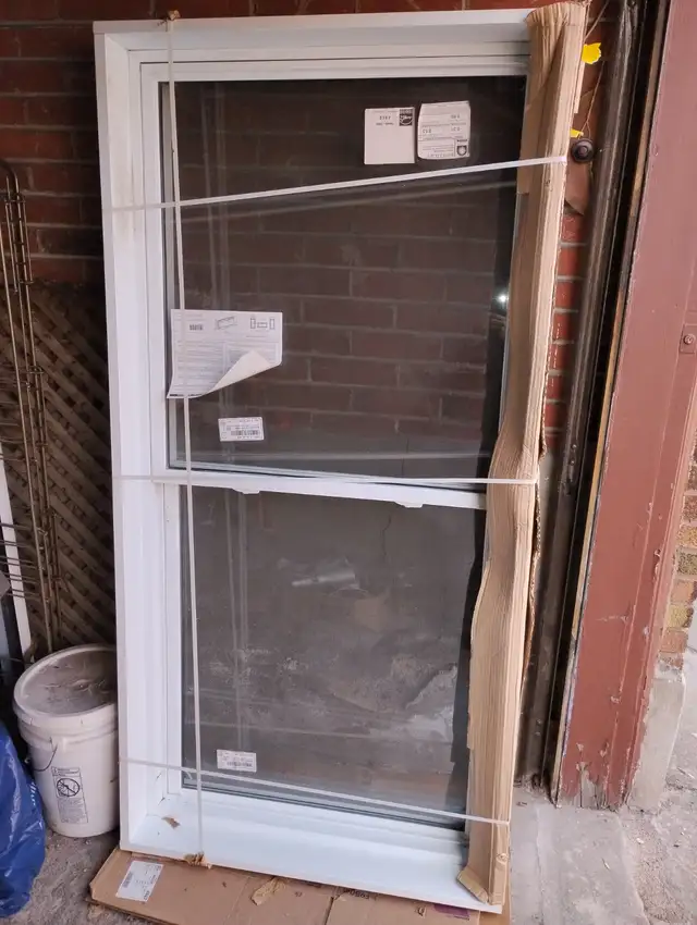 Fenêtre blanche Farley 35.5"Wx71.5"H Double Hung White windows in Windows, Doors & Trim in City of Montréal - Image 3