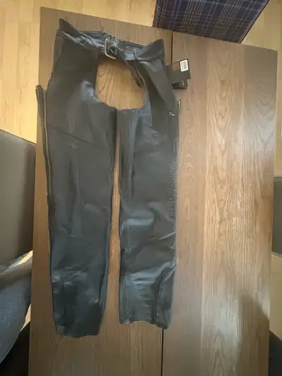 Harley Davidson Deluxe leather chaps - M - new with tags. , View more