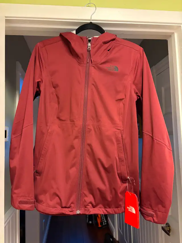 North Face Fall Jacket in Women's - Tops & Outerwear in Oshawa / Durham Region - Image 3