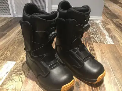 SNOWBOARD BOOTS CAPIX mens size 7, View more