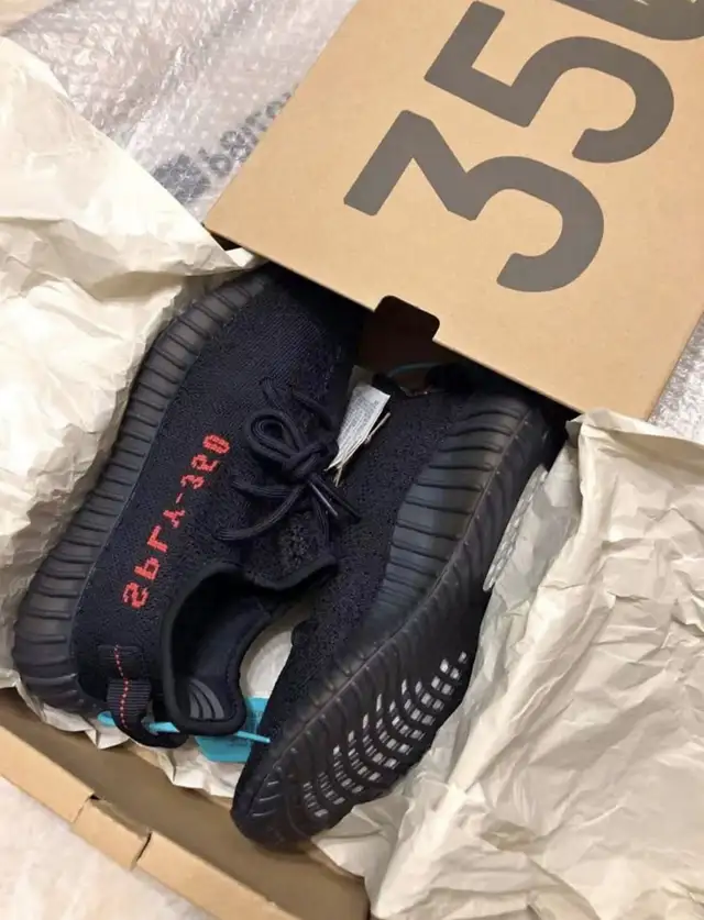 Yeezy Boost 350 in Men's Shoes in Mississauga / Peel Region - Image 7
