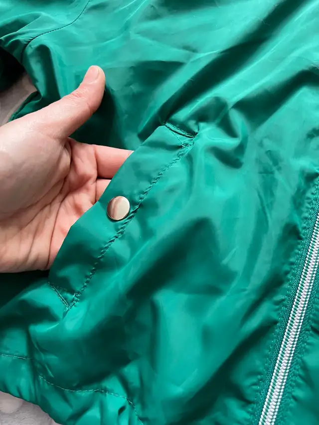 Urban Heritage Women’s Green Windbreaker Jacket  in Women's - Tops & Outerwear in Oshawa / Durham Region - Image 4