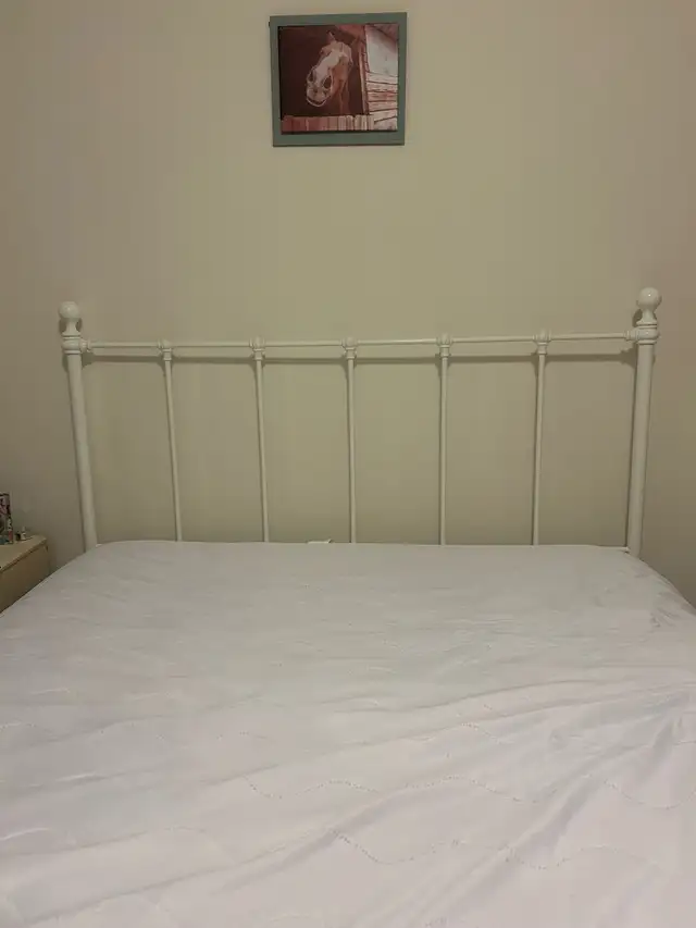 Metal Bed Frame in Beds & Mattresses in Oshawa / Durham Region - Image 3