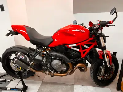 DUCATI MONSTER 821 10000 KMS COMME NEUVE AVEC MUFFLER TERMIGNONI